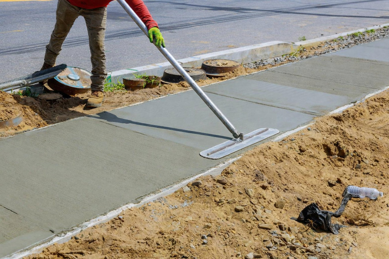 Concrete sidewalk building in Oxnard, CA
